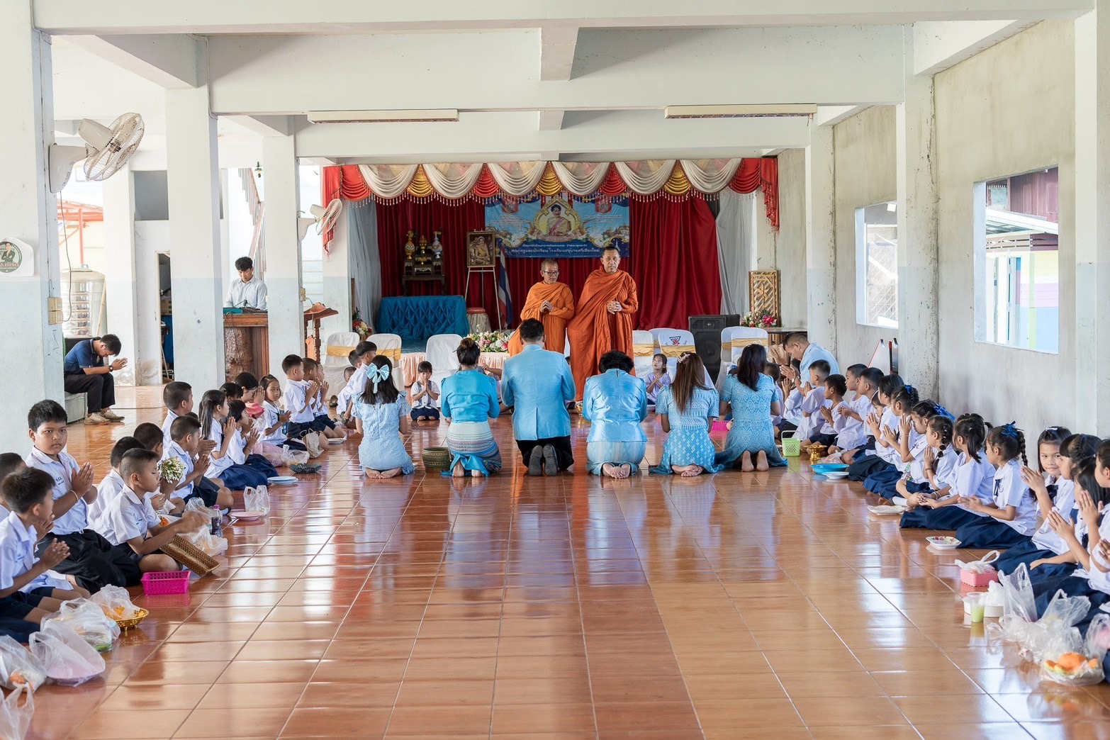 กิจกรรม ทำบุญตักบาตร